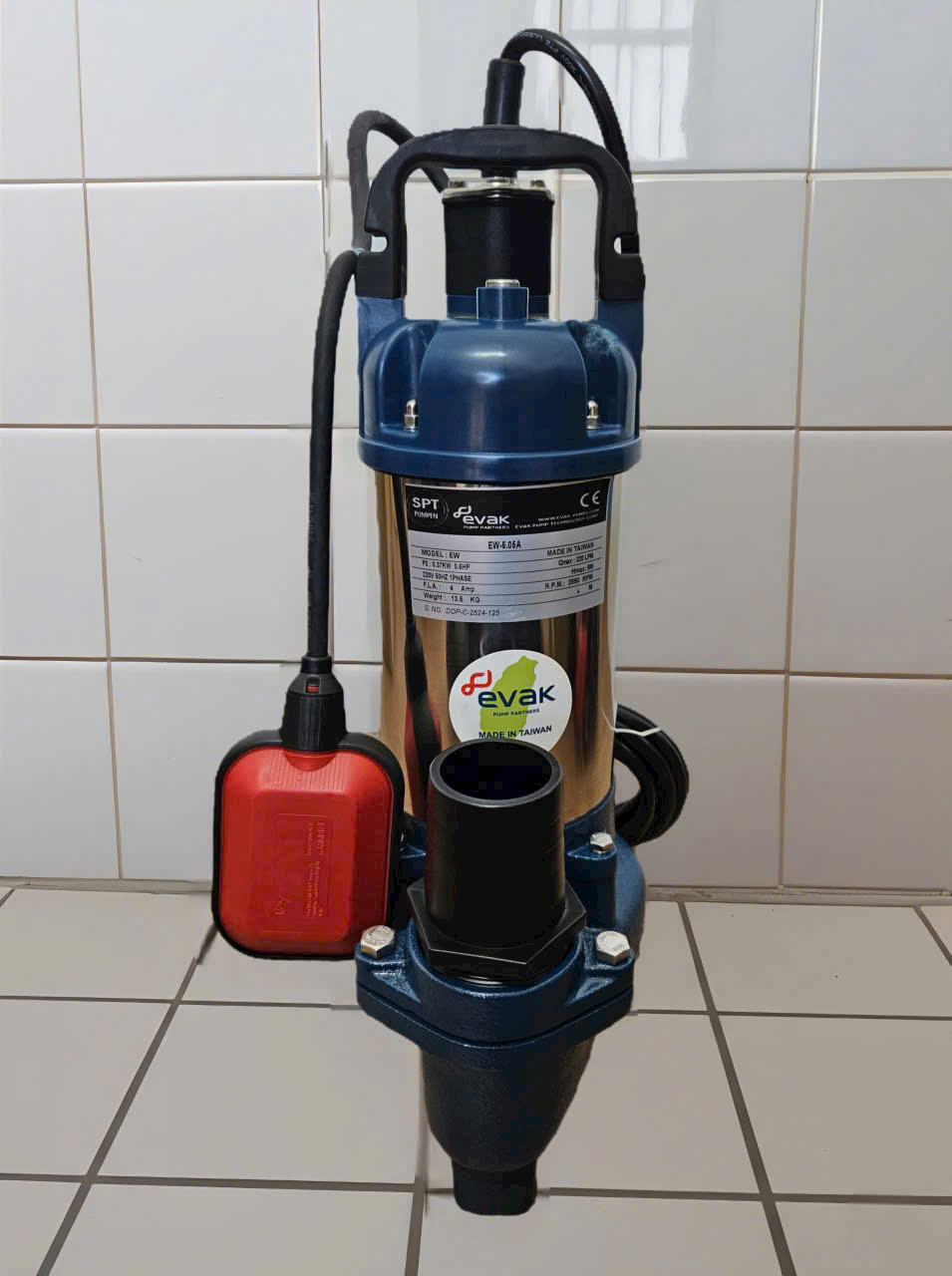 Máy bơm chìm nước thải model HCP FN-22U được thiết kế chuyên dụng để hút nước thải có lẫn rác. 